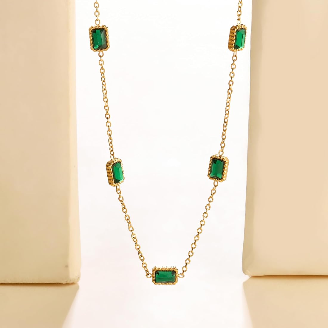 **Emerald Green Stone Gold-Tone Chain Necklace – Elegant Statement Necklace for Women**