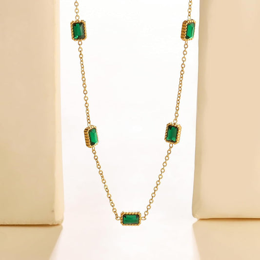 **Emerald Green Stone Gold-Tone Chain Necklace – Elegant Statement Necklace for Women**